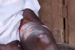 Muçulmanos sequestram professor e o queimam por orar a Jesus