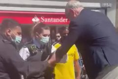 Pregador de rua preso em Londres é inocentado de “discurso de ódio”