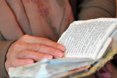 Ex-muçulmana é espancada pela própria família após se converter ao cristianismo