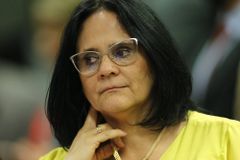 Damares quer pena mais dura para religiosos presos por abusos sexuais