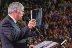 País dividido só pode ser curado por Deus, exorta pastor Franklin Graham