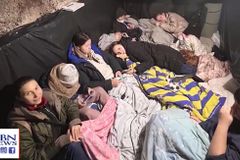 Mãe com 11 filhos adotivos passou 42 dias orando e jejuando em bunker na Ucrânia