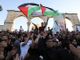 Milhares de palestinos se agrupam no Monte do Templo e exaltam terroristas do Hamas