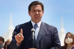 Governo da Flórida assina lei que incentiva alunos a orar: ‘Não há sucesso sem Deus’