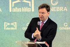 Pastor juiz critica STF e defende indulto apresentado por Bolsonaro