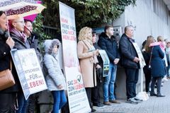 Pró-vida: alemães são proibidos de orar em frente a clínica de aborto