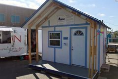 Igreja constrói casas para abrigar mulheres e crianças sem-teto na Califórnia