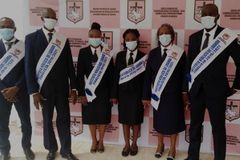 ‘Vou ensinar Bíblia a todos’, diz idosa de 70 anos após se formar missionária em Angola