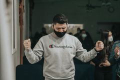 70% das pessoas estão orando mais desde o início da pandemia, diz pesquisa