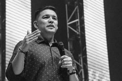 A igreja não deve ser uma “ONG que prega teologia”, diz pastor: "O mundo está cansado" | Notícias Gospel