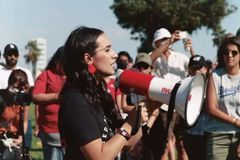 Jovem larga emprego dos sonhos e mobiliza americanos a lutarem pelos cristãos perseguidos