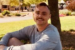 Jovem desviado é resgatado de batismo satânico ao clamar o nome de Jesus: "Ele me salvou"