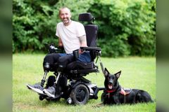 "Deus é bom na minha vida", diz homem que perdeu os 4 membros após infecção rara