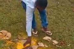 Pastor é acusado de intolerância após gravar vídeo destruindo oferenda