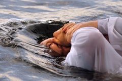 Mais de 3 mil ex-muçulmanos são batizados durante campanha de oração