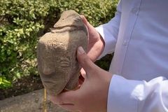 Agricultor palestino descobre artefato ligado aos cananeus do AT