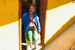 60 viúvas pobres da Guatemala ganham casas de organização cristã