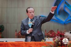 Pastor diz que obreiros que usarem camisa de time de futebol, irão para a disciplina