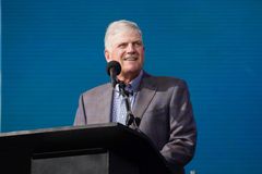 Prefeito de Liverpool quer banir anúncios de Franklin Graham por ser "pregador do ódio"