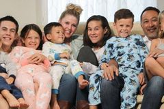 Casal cita vontade de Deus como razão para adotar 7 irmãos órfãos