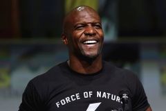 Terry Crews cita texto bíblico de Salomão para pregar reconciliação aos americanos