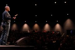 Pastores cogitam aposentadoria do ministério por exaustão, diz pesquisa