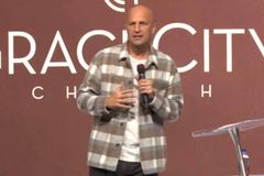 Mais uma igreja decide se desfiliar da Hillsong por causa de escândalos