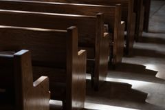 Jovens "sem religião" ultrapassam evangélicos e católicos em SP e Rio