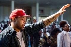 59% dos jovens criados na igreja desistem de permanecer nela, diz pesquisa