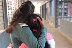 Cristã espancada por hindus quer evangelizar seus agressores: "Jesus morreu por todos"