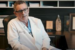 Médico com câncer reconhece poder da oração em sua própria vida: "Estou curado"