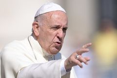 Francisco volta a acenar ao ativismo LGBT e critica fiéis da Igreja Católica