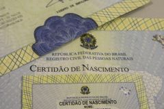 Cresce o número de crianças registradas sem o nome do pai no Brasil