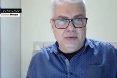 "Pais precisam cumprir suas tarefas de sacerdote dentro de suas casas", afirma pastor