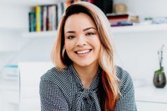 Com pai ausente, Zoe Lilly teve experiência com paternidade de Deus: ‘Senti o abraço Dele’