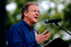 "Ninguém é absolutamente viciado em pornografia", diz John Piper