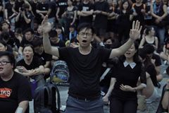 Igrejas do Reino Unido recepcionam milhares que fogem de Hong Kong