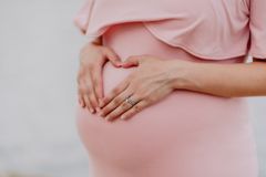 Justiça autoriza aborto de bebê de 6 meses após diagnóstico de anomalia em BH