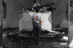 Garoto se converte ao sentir a presença de Jesus: "instantaneamente, caí de joelhos" | Notícias Gospel