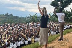 Mais de 600 mil crianças aceitam Jesus durante cruzada em Ruanda