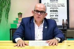 Pastor que chamou fiéis de lixo pede perdão: “Foi excesso de zelo”