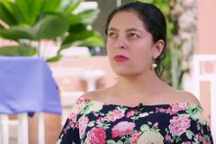 Viúva cristã entrega Bíblias para os assassinos do marido