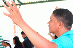 Guerrilheiros tentam matar pastor na Colômbia, mas morrem durante ataque