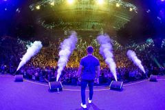 Deive Leonardo se apresenta no Rio com ingressos esgotados