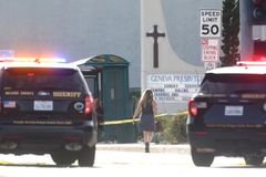 Homem abre fogo em igreja, mata um fiel e deixa outros 5 feridos