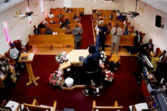Pastor salva sua igreja após desarmar atirador em culto nos EUA: "Deus me usou"