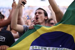 Brasileiros se reúnem com milhares de americanos para clamar por avivamento