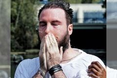 Thiago Nigro é batizado nas águas do Rio Jordão: "Eu nasci de novo"