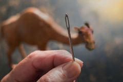 Entenda a parábola do camelo e a entrada do rico no Reino de Deus