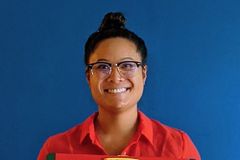 Professora mostra vídeo de masturbação para 1ª série e revolta pais
